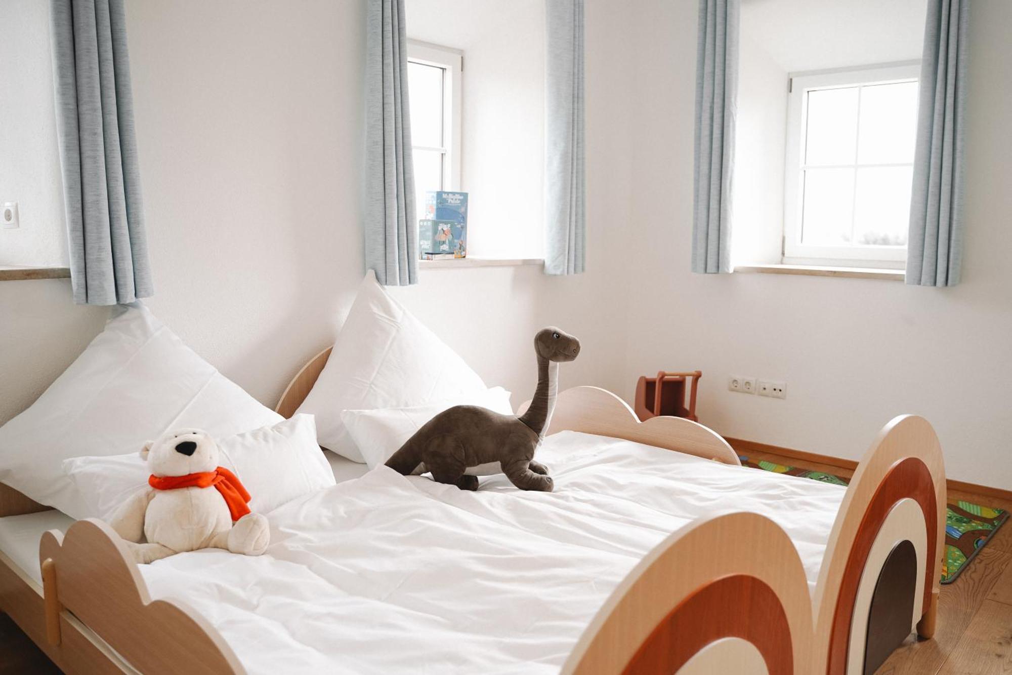 Black Horse Family Apartment - Barrierearm - Pfotenglueck - Familienzeit By Loewenherz Homes Stephanskirchen ภายนอก รูปภาพ