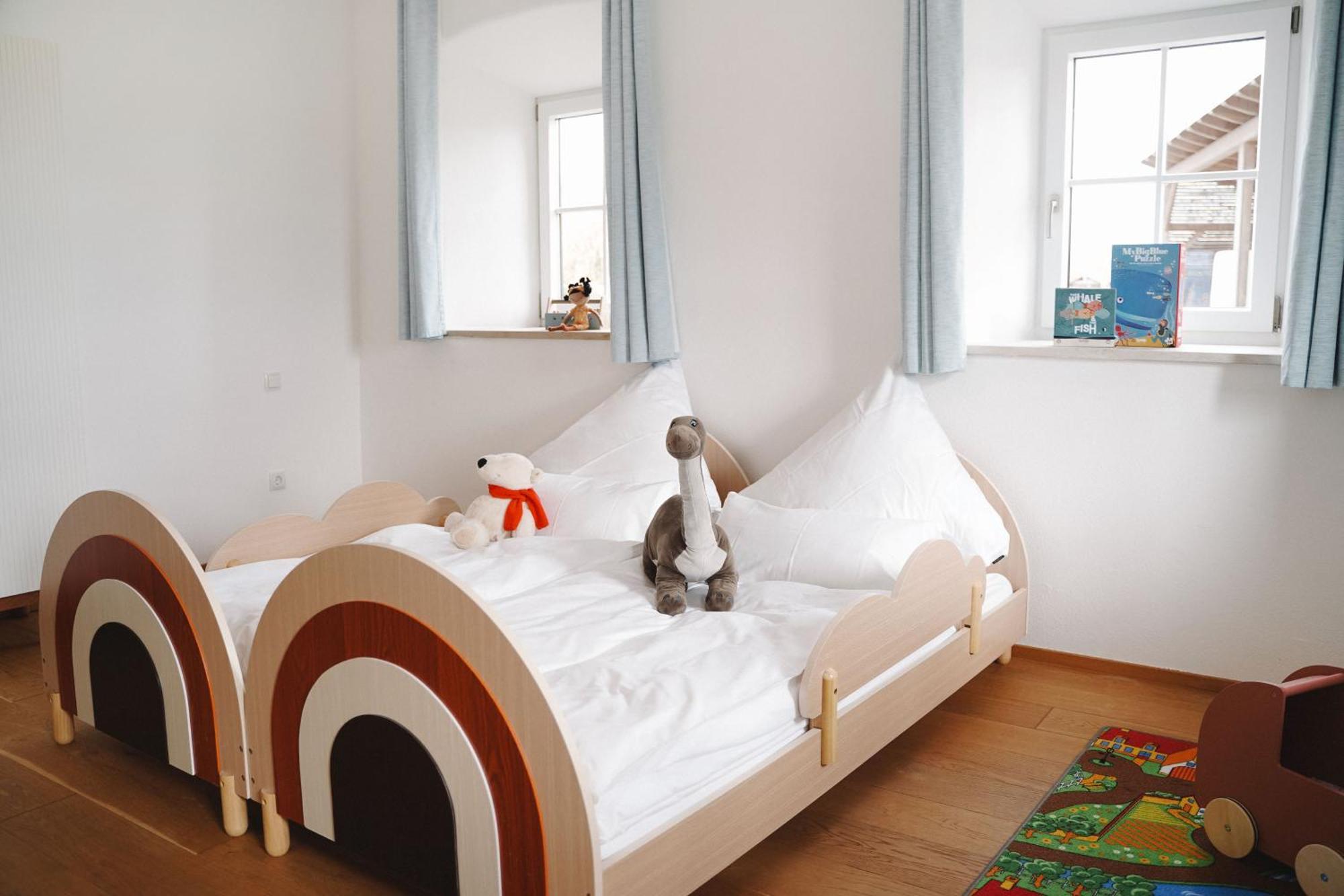 Black Horse Family Apartment - Barrierearm - Pfotenglueck - Familienzeit By Loewenherz Homes Stephanskirchen ภายนอก รูปภาพ