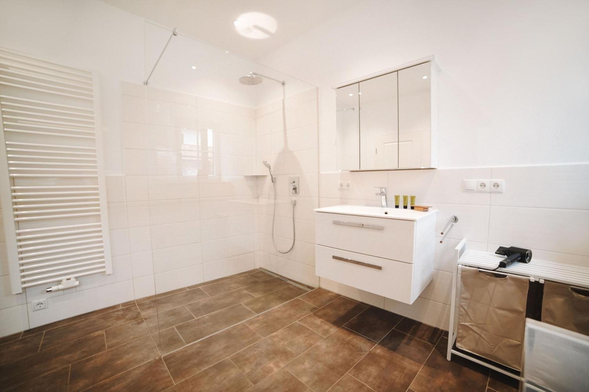 Black Horse Family Apartment - Barrierearm - Pfotenglueck - Familienzeit By Loewenherz Homes Stephanskirchen ภายนอก รูปภาพ