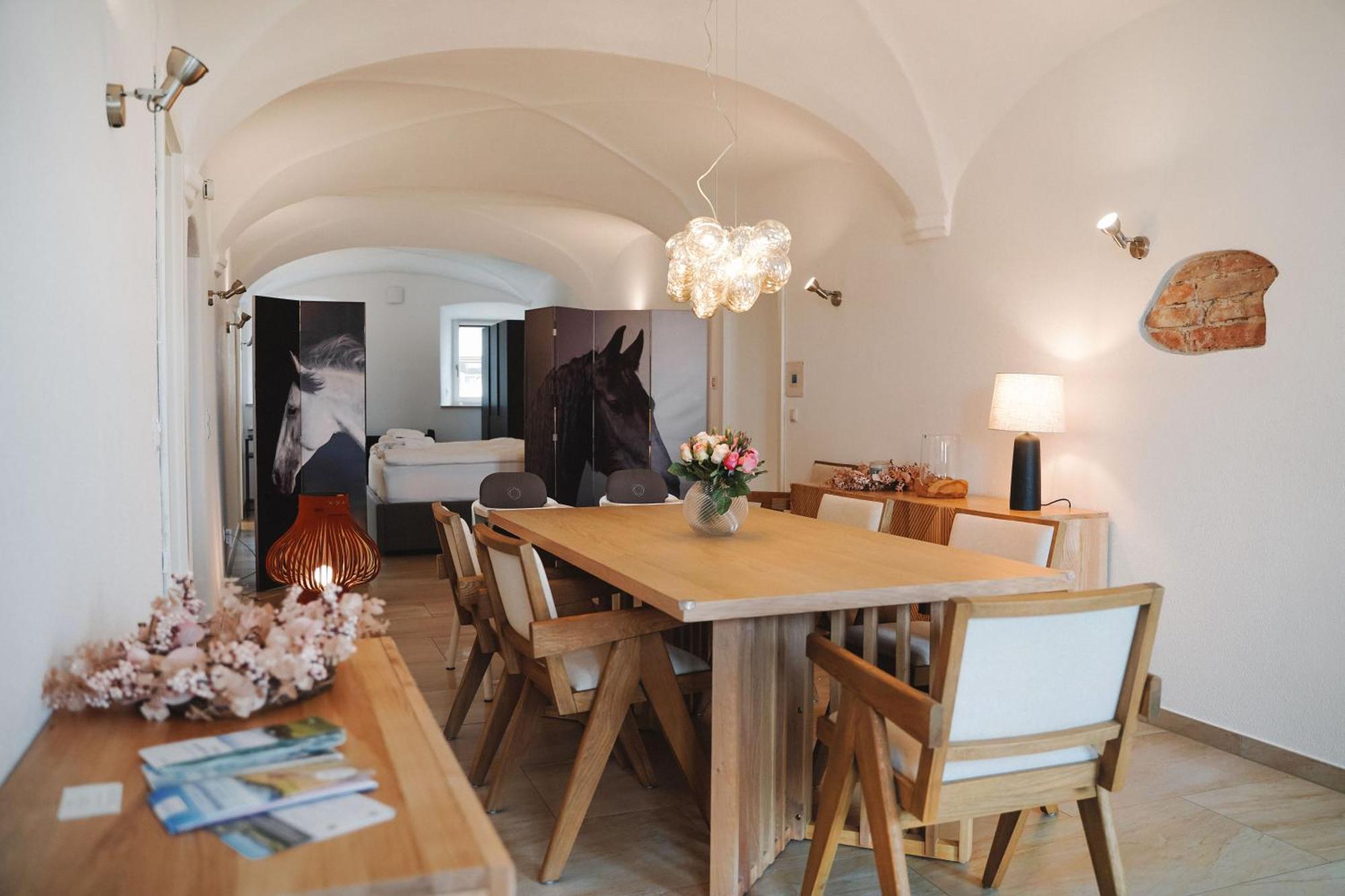 Black Horse Family Apartment - Barrierearm - Pfotenglueck - Familienzeit By Loewenherz Homes Stephanskirchen ภายนอก รูปภาพ