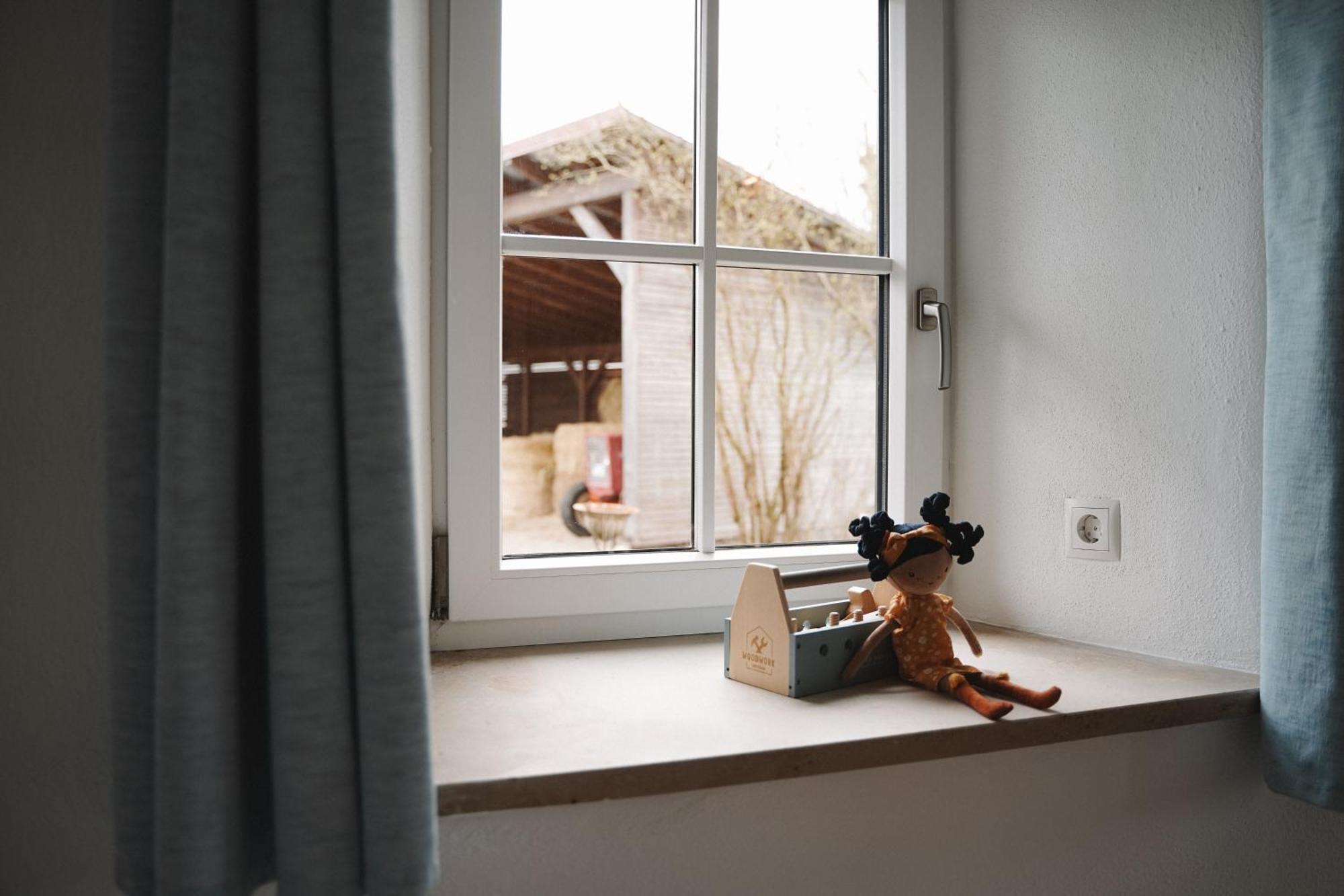 Black Horse Family Apartment - Barrierearm - Pfotenglueck - Familienzeit By Loewenherz Homes Stephanskirchen ภายนอก รูปภาพ