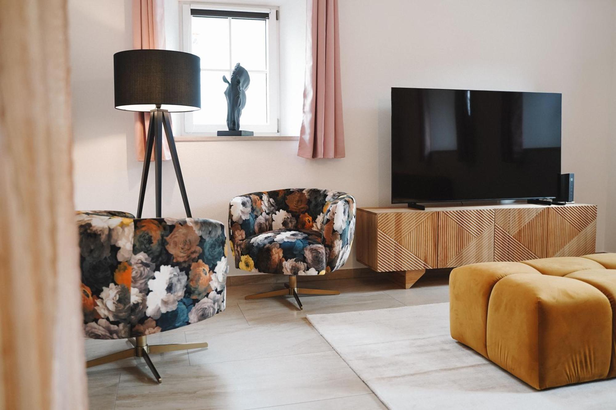 Black Horse Family Apartment - Barrierearm - Pfotenglueck - Familienzeit By Loewenherz Homes Stephanskirchen ภายนอก รูปภาพ