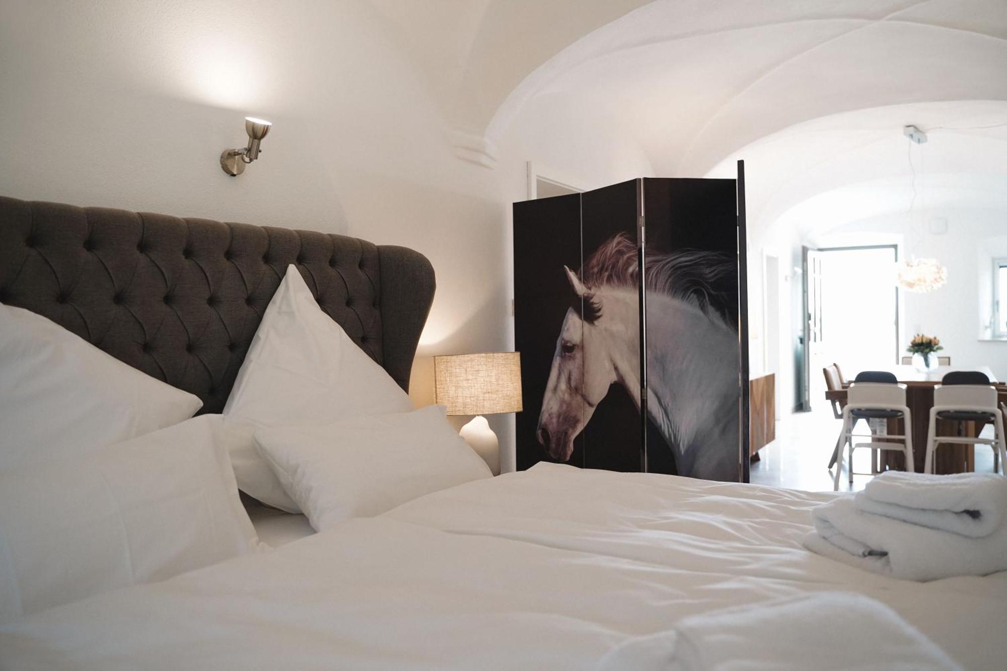 Black Horse Family Apartment - Barrierearm - Pfotenglueck - Familienzeit By Loewenherz Homes Stephanskirchen ภายนอก รูปภาพ
